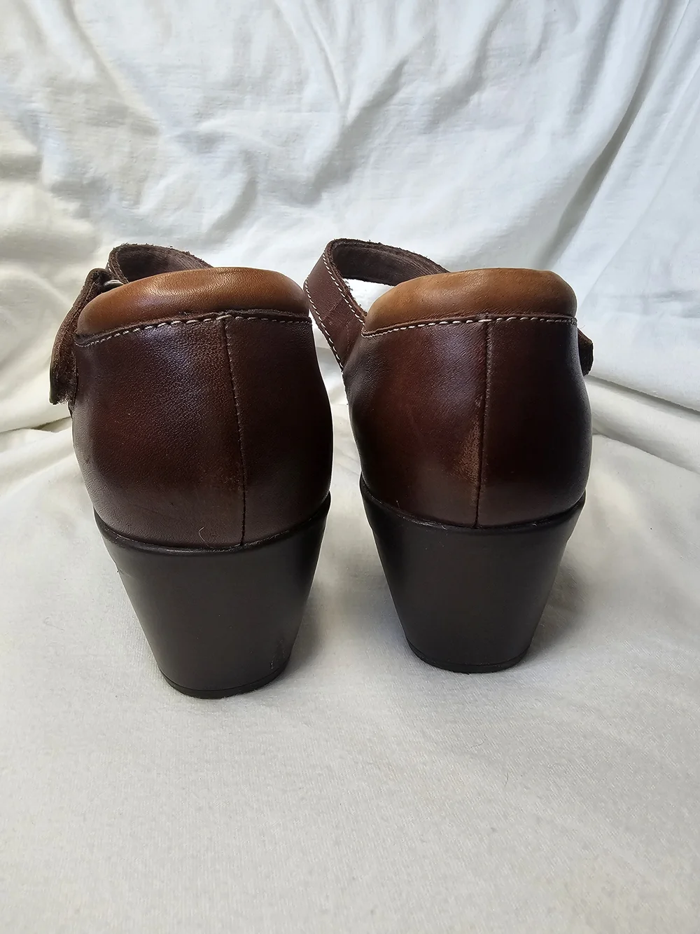 Clarks Emily Daisy Heels Two-tone Dark Tan Leather Design Low Heel Ankle Strap
